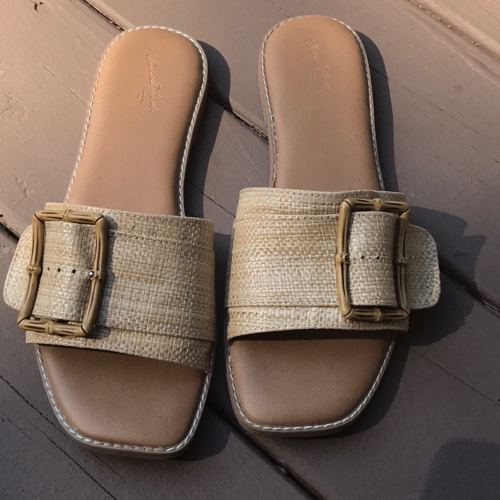 Bamboo buckle, raffia sandals